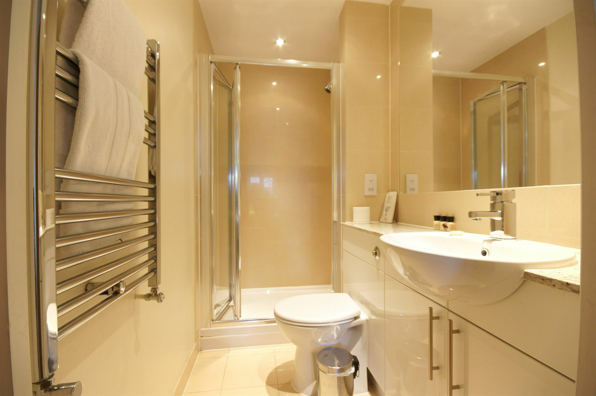 Lodge Drive Serviced Apartments Enfield Buitenkant foto
