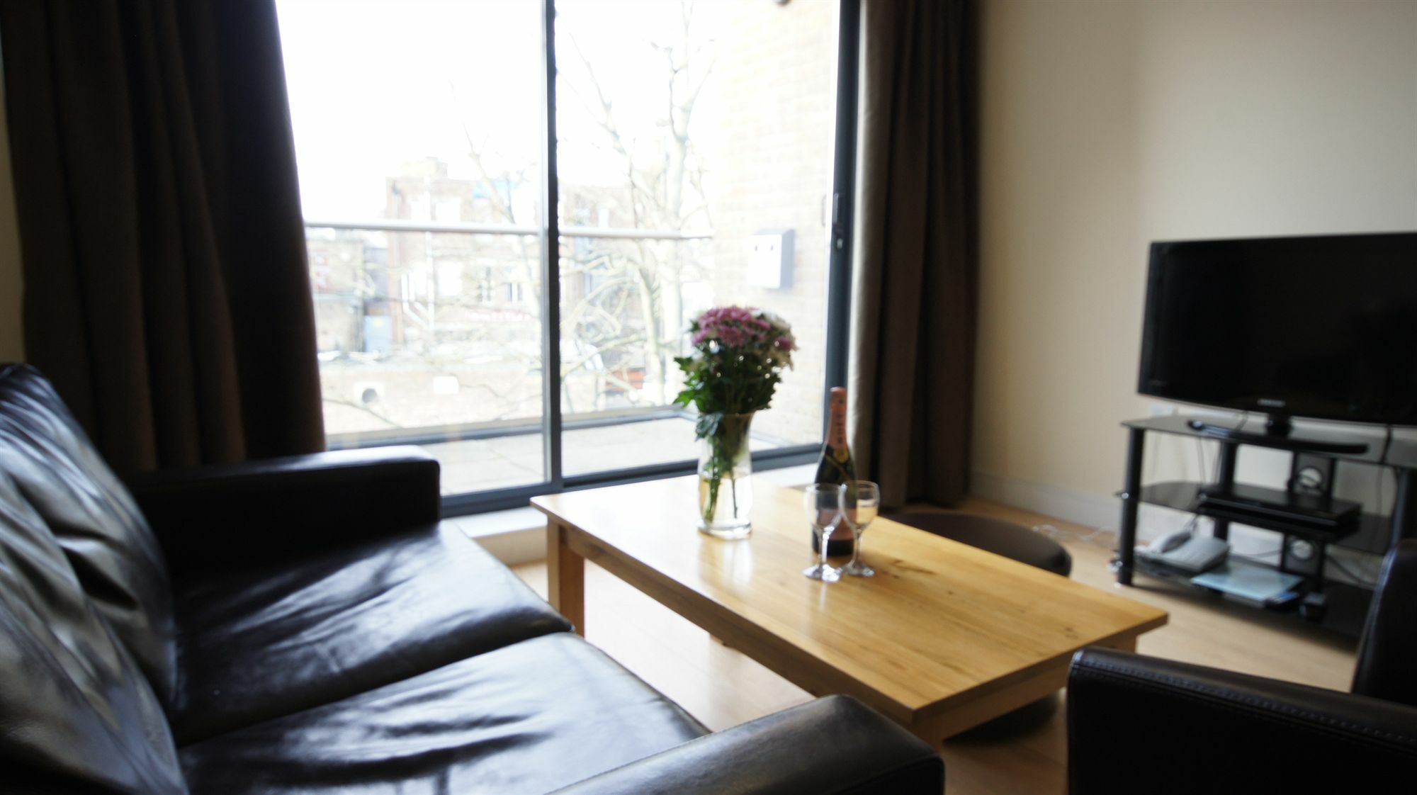 Lodge Drive Serviced Apartments Enfield Buitenkant foto